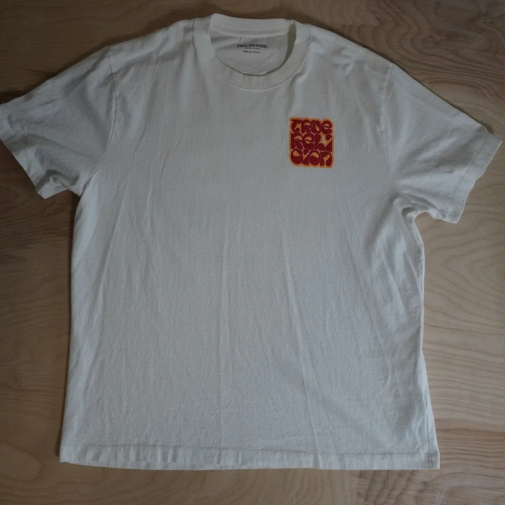 True Religion Mens World Tour Graphic T-Shirt White 2XL Dove Retro Logo Tee